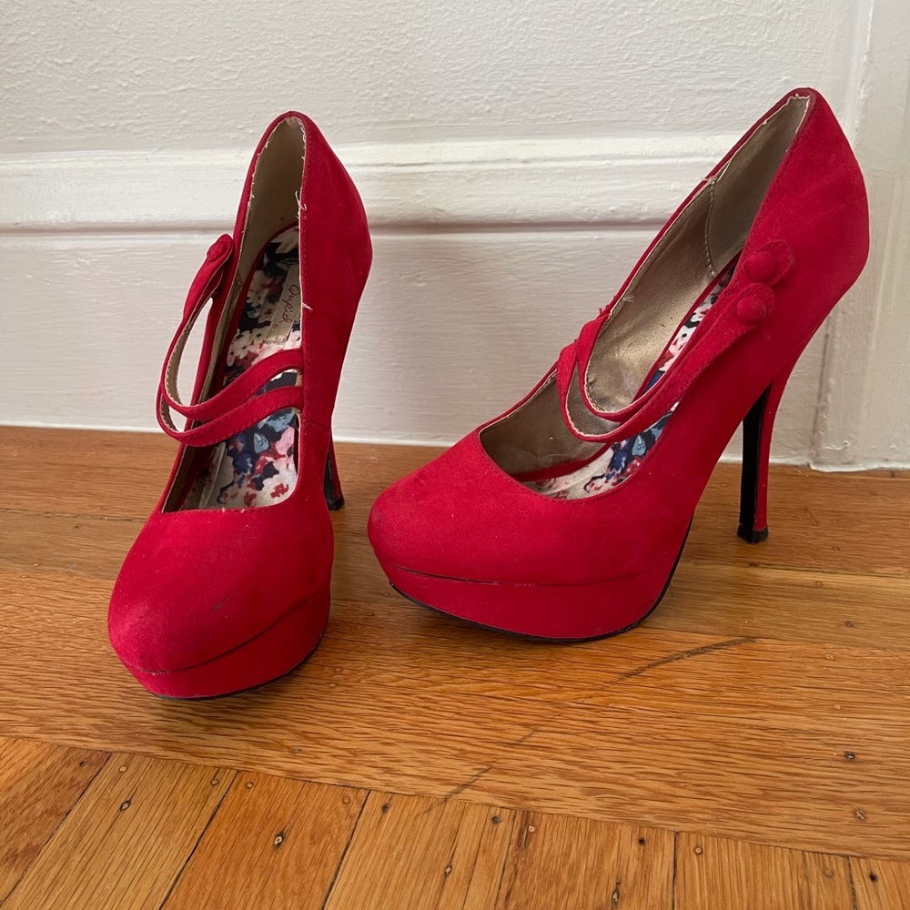 Red Pumps